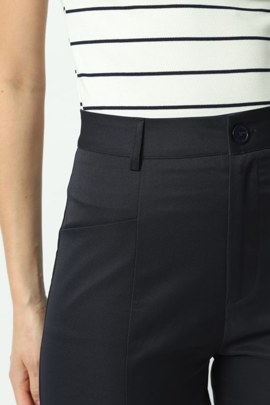 Roupas femininas - Compre online calças jeans, vestido, jaquetas